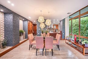 4BR Maid Included Golf Course View 8 Guest