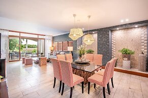 4BR Maid Included Golf Course View 8 Guest