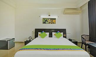 Blue Moon Residency Hotel & Restaurant