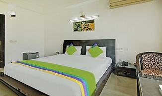 Blue Moon Residency Hotel & Restaurant