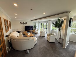 Waiake Beach Apartments
