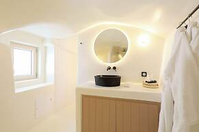 Bluewhite Suites & Villa Santorini