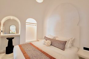 Bluewhite Suites & Villa Santorini