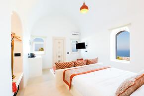 Bluewhite Suites & Villa Santorini