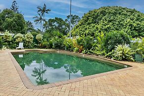 Cozy Waterfront - Free Parking Pool