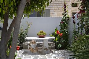 Ricos Two Bedroom House - Naoussa Paros
