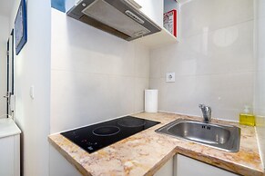 Central Minimalist 1-Bed Great To Explore Lisbon