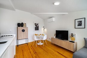 Alfama 2-Bed Minimalist Retreat For Digital Nomads & Remote Workers
