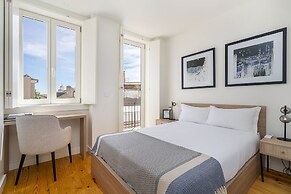 Alfama 2-Bed Minimalist Retreat For Digital Nomads & Remote Workers