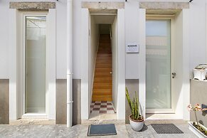 Alfama 2-Bed Minimalist Retreat For Digital Nomads & Remote Workers