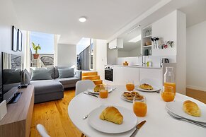 Alfama 2-Bed Minimalist Retreat For Digital Nomads & Remote Workers