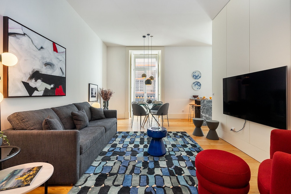 Prime Location Contemporary Luxury Apartment W/ Ac & Elevator