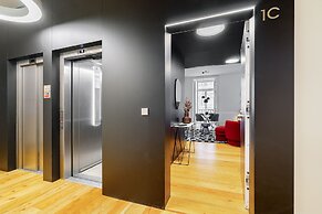 Prime Location Contemporary Luxury Apartment W/ Ac & Elevator