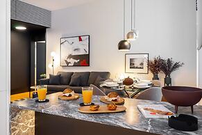 Prime Location Contemporary Luxury Apartment W/ Ac & Elevator