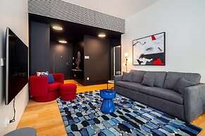Prime Location Contemporary Luxury Apartment W/ Ac & Elevator