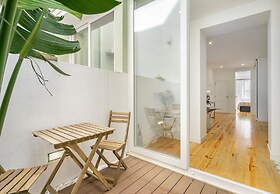 Chic 1-Bed W/ Patio Perfect To Explore Lisbon