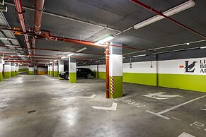 Urban Retreat: Downtown Luxury, Parking, Ac & Elevator