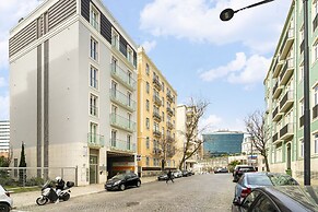 Urban Retreat: Downtown Luxury, Parking, Ac & Elevator