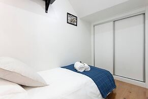 Alfama Spacious 2-Bed Near Feira Da Ladra