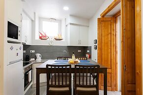 Alfama Spacious 2-Bed Near Feira Da Ladra
