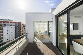 Bachelor Pad In The Sky: Great For Digital Nomads & Remote Workers