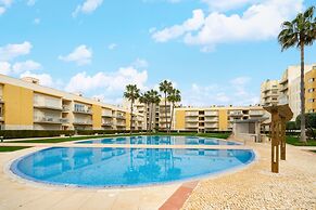 Family Holidays W/ S-Pool, Ac, Elevator & Garage