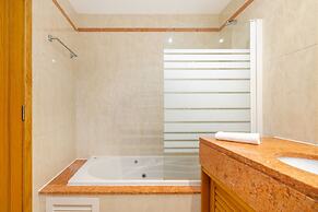 Family Holidays W/ S-Pool, Ac, Elevator & Garage