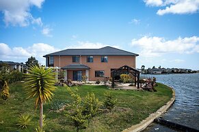 StayAU 5BR Lakefront Escape Point Cook