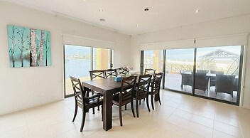 StayAU 5BR Lakefront Escape Point Cook