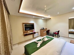 Hotel Rockbay-near sea beach & temple