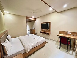 Hotel Rockbay-near sea beach & temple