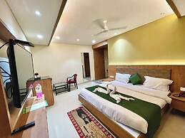 Hotel Rockbay-near sea beach & temple