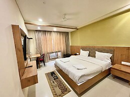 Hotel Rockbay-near sea beach & temple