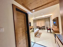 Hotel Rockbay-near sea beach & temple