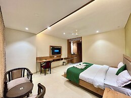 Hotel Rockbay-near sea beach & temple
