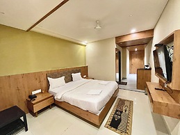 Hotel Rockbay-near sea beach & temple