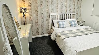 Ibate Apartments - Cozy 2 Bedroom Home