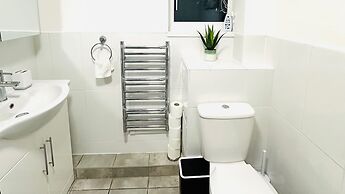 Ibate Apartments - Cozy 2 Bedroom Home