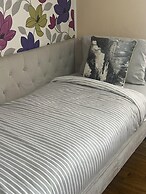Cozy Basildon Retreat With 3 Bedrooms Free Parking