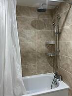 Cozy Basildon Retreat With 3 Bedrooms Free Parking