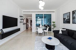 2BR 908 Bay Square B13