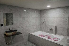 HOTEL RAJ PALACE