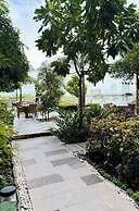 S & E condo with Panoramic view