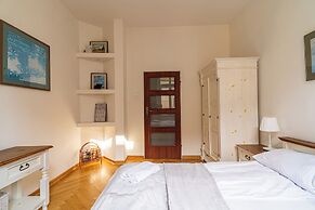 Red by Grand Apartments