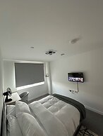 Skyview Elegance Luxury Top-floor Retreat