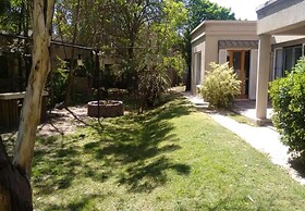 Dark Green House en Chacras de Coria