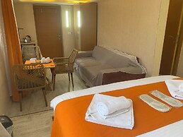 Aura Hotel