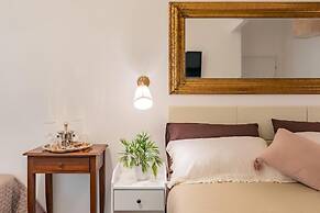 GLINT HOUSE