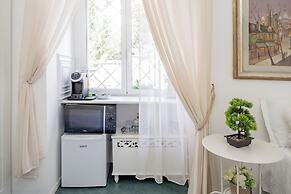 GLINT HOUSE
