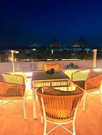Pyramids sun temple view Inn